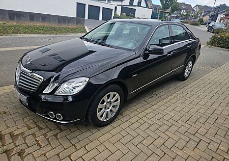 Mercedes-Benz E 200 E+200+CGI+BlueEFFICIENCY+AutomatikElegance