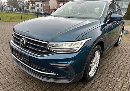 VW Tiguan Volkswagen Life 4Motion