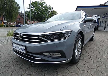 VW Passat Variant Volkswagen Passat Highline / Style / Elegance AHK Navi ACC