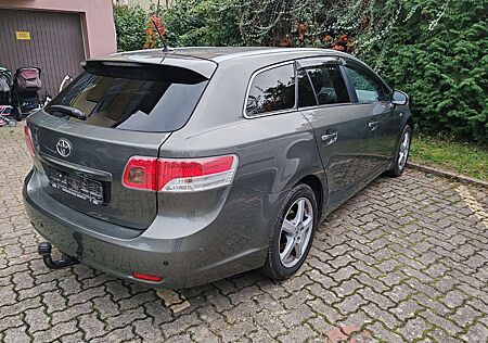 Toyota Avensis Combi 2.2 D-4D Automatik Executive