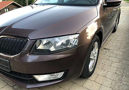Skoda Octavia Combi 1.6 TDI TÜV/AU 11.2026