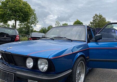 BMW 528i 528