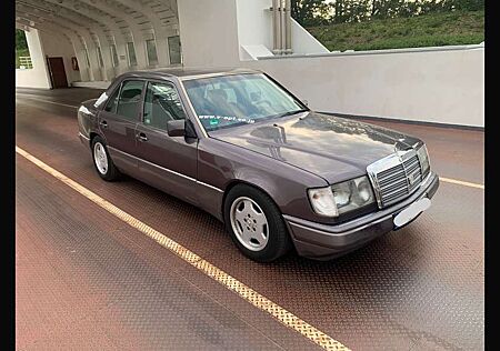 Mercedes-Benz E 230 Automatik