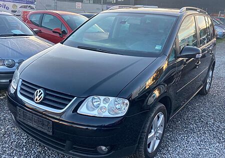 VW Touran Volkswagen 2.0 TDI DPF DSG Highline. 1.Hand. Scheckheft