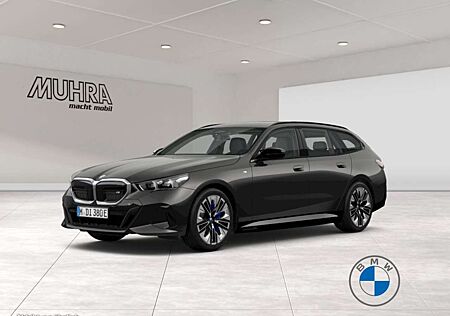 BMW i5 M60 xDrive Touring Autobahnas. Panorama AHK