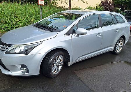 Toyota Avensis Combi 2.0 D-4D Life