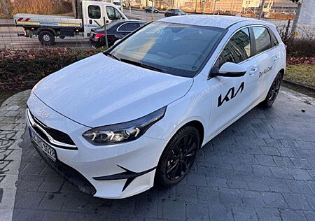 Kia Cee'd Ceed / 1.5 T-GDI DCT7 OPF Spirit