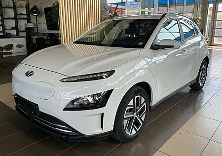 Hyundai Kona Select 2WD*ACC*R-Cam*LED*SHZ*CarPlay*PDC*