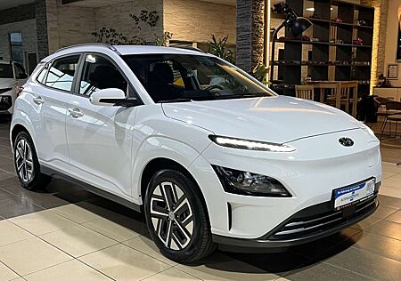 Hyundai Kona Select 2WD*ACC*R-Cam*LED*SHZ*CarPlay*PDC*
