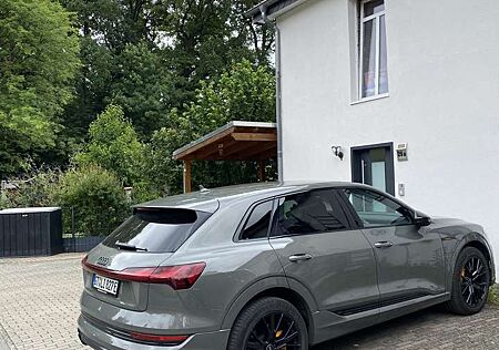 Audi e-tron 55 quattro S line Black Edition/Luftfederung