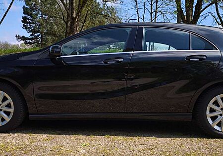 Mercedes-Benz A 180 A-Klasse Diesel d BlueEFFICIENCY Edition