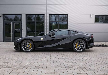 Ferrari 812 Superfast-Garantie-Lift-ohne OPF-Kofferset
