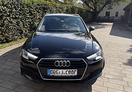 Audi A4 Avant ,8 fach bereift