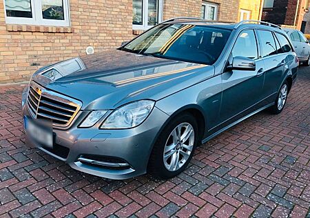 Mercedes-Benz E 220 T CDI DPF BlueEFFICIENCY Automatik Avantgard