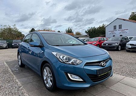 Hyundai i30 gebraucht kaufen Hyundai i30 1,4 Style Sportsitze Sport Lenkrad