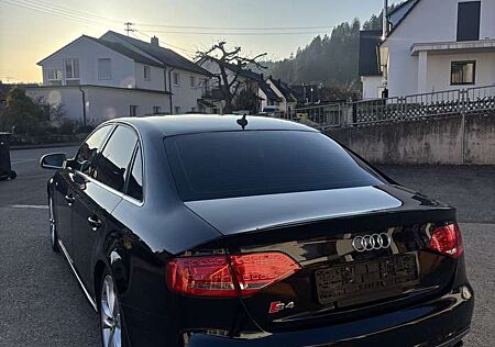 Audi S4 b8