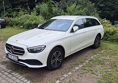 Mercedes-Benz E 220 d T 9G-TRONIC AMG Line