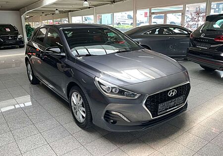 Hyundai i30 Passion +1.HAND-NAVI-KAMERA-SHZ-LED-CARPLAY