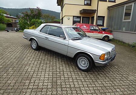 Mercedes-Benz CE 230 W123