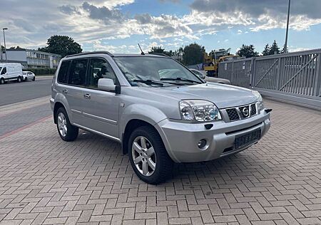 Nissan X-Trail Elegance 4x4 Automatik AHK