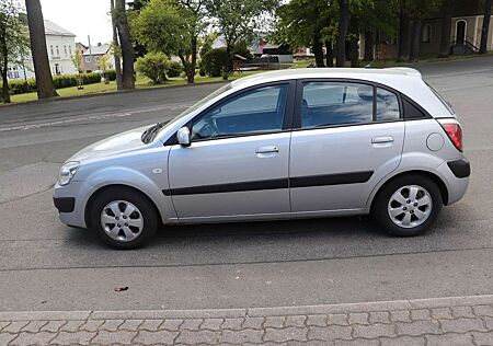 Kia Rio *Tüv neu*8 fach bereift*Klima*2. Hand*AHK*