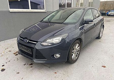 Ford Focus Titanium AHK Navi Kamera Sitzh. Klimaaut.