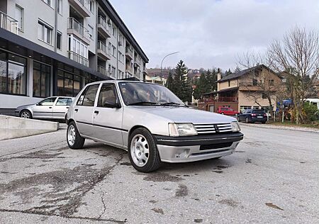 Peugeot 205 GR