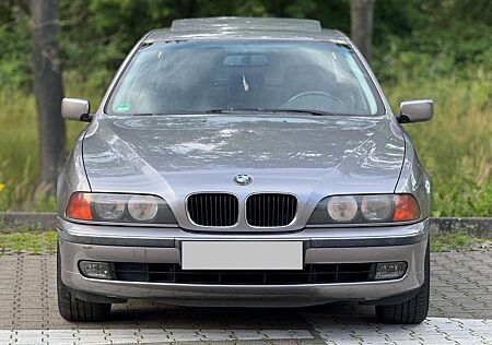 BMW 523i 523 .