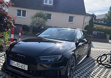 Audi RS4 Avant quattro tiptronic