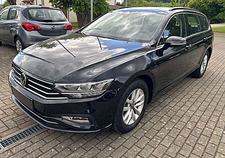VW Passat Variant Volkswagen 2.0TDI DPF Business Navi AHK LED Alu Klima Kamera