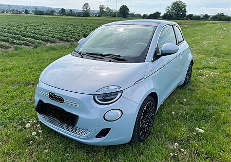 Fiat 500E La Prima - verl. Werksgarantie bis 11/2027!