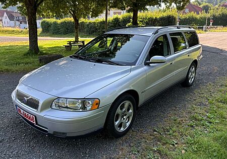 Volvo V70 Kombi 2.4 Kinetic 1 Hand Org 120Tkm ZahnNEU
