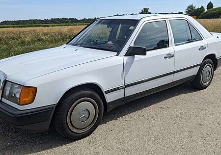 Mercedes-Benz 230 E