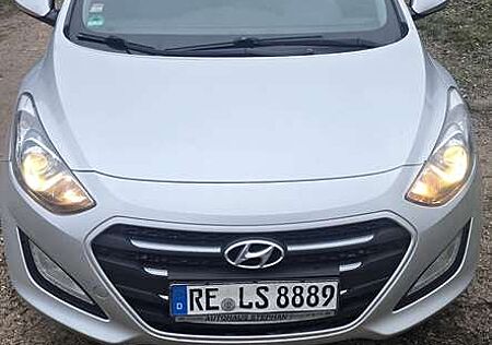 Hyundai i30 i30cw Diesel blue Kombi 1.6 CRDi Premium