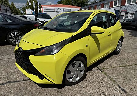Toyota Aygo 1.0L x-play TÜV NEU 1Hand