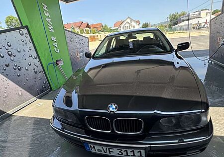 BMW 523i 523