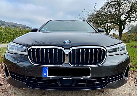 BMW 530d 530 5er+Touring+Diesel++xDrive+Touring+Aut.+Luxury