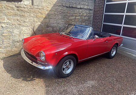 Fiat 124 Spider CS1 1800