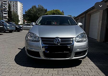 Volkswagen Jetta 1.6 Automatik Trendline