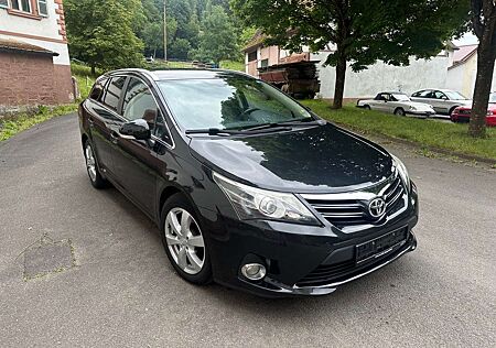 Toyota Avensis Kombi Executive 2.2D Klimaaut. HU NEU !