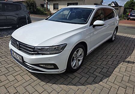 VW Passat Variant Volkswagen Elegance 4Motion