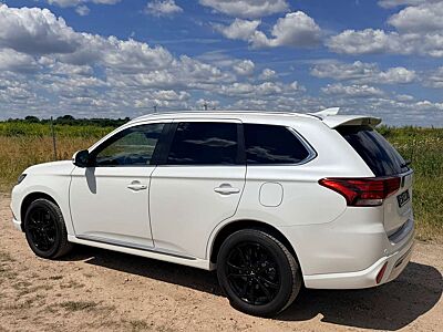 Mitsubishi Outlander Outlander 2.4 4WD Plug-In Hybrid Top