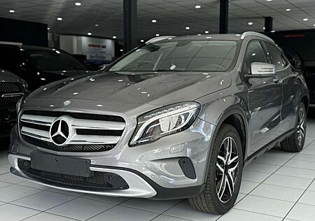 Mercedes-Benz GLA 200 *OFF-ROAD*Bi-XEN*R-CAM*NAVI*PARK-AS*AHK*