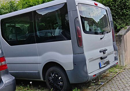 Opel Vivaro 2.5 CDTI L1H1