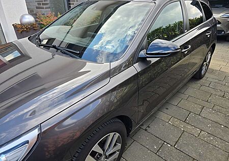 Hyundai i30 Kombi Diesel Kombi 1.6 CRDI YES!