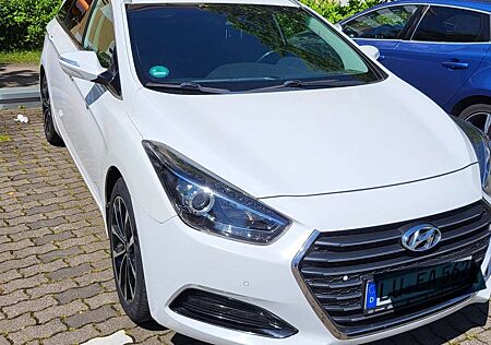 Hyundai i40 Kombi blue 1.7 CRDi DCT Trend