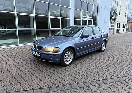 BMW 325xi 325 ; XTRONS Navi; Wenig KM; Scheckheft;TÜV 12/2