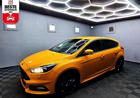 Ford Focus ST 2.0 19ZOLL|SCHALENSITZE|NAVI|XENON