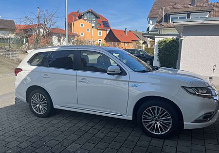 Mitsubishi Outlander 2.4 4WD Plug-In Hybrid Top