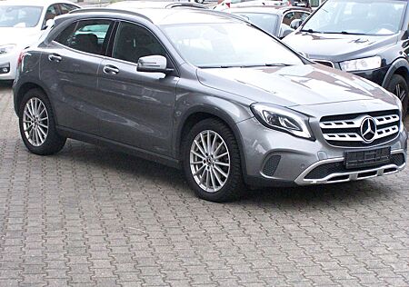Mercedes-Benz GLA 180 (156.942)